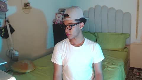 Snapshot of connor_and_taylor chatting on 23, 9, 2025 CONNOR TAYLOR online show from 23, 9, 2025