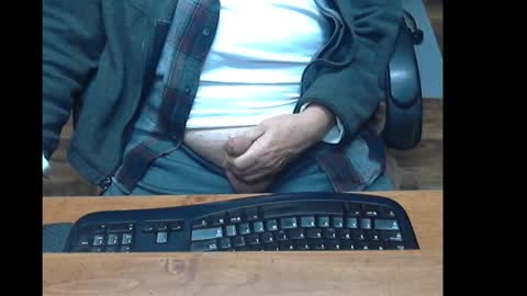 Snapshot of constantbater57 chatting on 15, 12, 2024 conastantbater57 online show from 15, 12, 2024