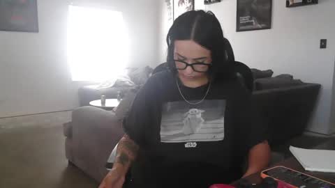 Snapshot of controllercutie chatting on 1, 10, 2025 controllercutie online show from 1, 10, 2025