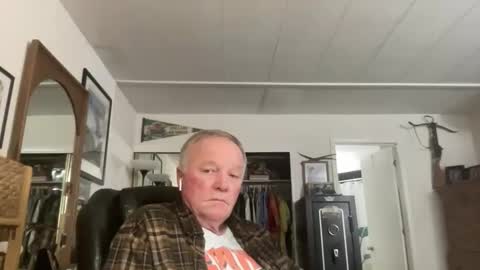 Snapshot of cookoosnest chatting on 29, 10, 2025 cookoosnest online show from 29, 10, 2025