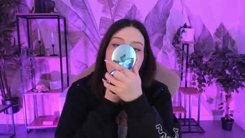 little girl who is always right or Coraline online show from 12, 9, 2025