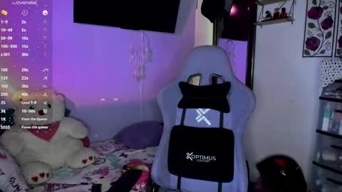 Snapshot of corinastonee chatting on 21, 10, 2025 corina online show from 21, 10, 2025