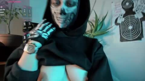 Snapshot of cos_operator chatting on 5, 10, 2025 cos_operator online show from 5, 10, 2025