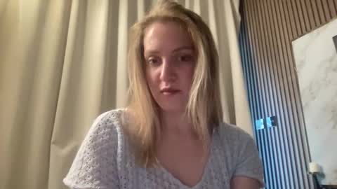 cosmo_blondiee online show from 17, 9, 2025