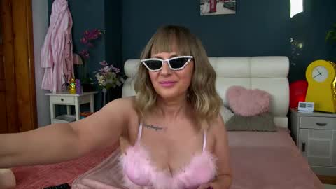 Snapshot of cougarmilf_ chatting on 26, 2, 2026 cougarmilf_ online show from 26, 2, 2026