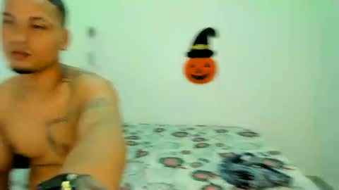 Snapshot of couple777sexy chatting on 23, 10, 2025 Andri online show from 23, 10, 2025