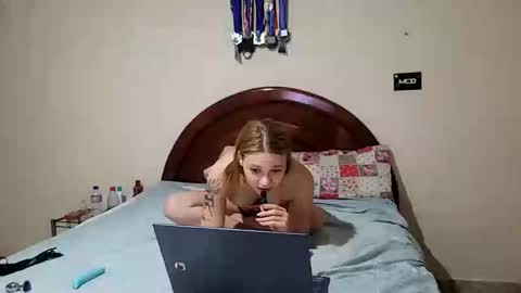 couplehot1515 online show from 27, 12, 2024