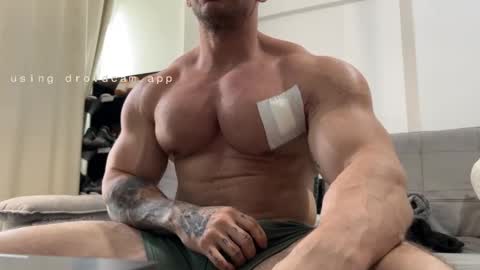 couplemuscle40 online show from 20, 11, 2025