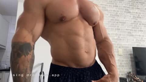 couplemuscle40 online show from 8, 1, 2026