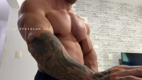 couplemuscle40 online show from 7, 5, 2026