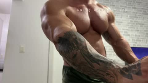 couplemuscle40 online show from 21, 7, 2026