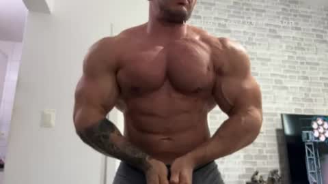 couplemuscle40 online show from 23, 7, 2026