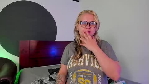 Snapshot of crazy_cakes_ chatting on 20, 12, 2024 Lexie Rose online show from 20, 12, 2024