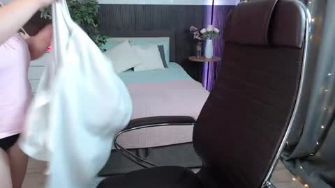 Crazyy Girl  online show from 22, 6, 2026