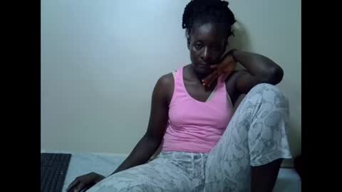 Snapshot of creamiepussyy chatting on 23, 3, 2026 creamiepussyy online show from 23, 3, 2026