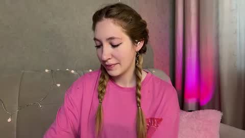Snapshot of creammberryyy chatting on 30, 7, 2026 Stesha Join my fan clubsurprise online show from 30, 7, 2026