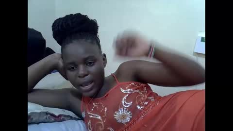 Snapshot of creamyypussyy chatting on 1, 11, 2025 creamyypussyy online show from 1, 11, 2025