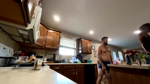 Creeksidecouple online show from 18, 5, 2026