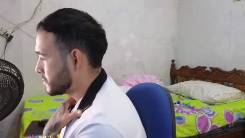 Snapshot of cris_simons chatting on 3, 1, 2025 cris_simons online show from 3, 1, 2025