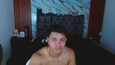 Snapshot of crisandmery chatting on 24, 11, 2025 CRISANDMERY online show from 24, 11, 2025