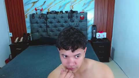 Snapshot of crisandmery chatting on 11, 3, 2026 CRISANDMERY online show from 11, 3, 2026