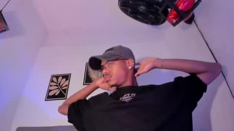 criss_zuri online show from 1, 5, 2026