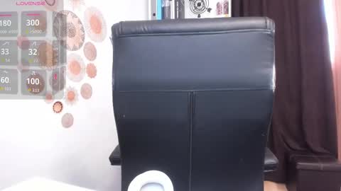 Snapshot of crissnight chatting on 21, 9, 2025 Twitter Christinne p online show from 21, 9, 2025