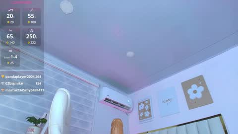 Snapshot of cristal_bunny chatting on 3, 2, 2025 Cristal  online show from 3, 2, 2025