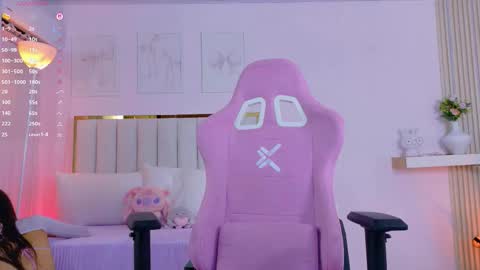 Snapshot of cristal_bunny chatting on 24, 10, 2025 Cristal  online show from 24, 10, 2025