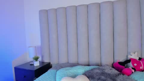 Nicole  Connection time 220pm-910pmCol online show from 11, 2, 2025