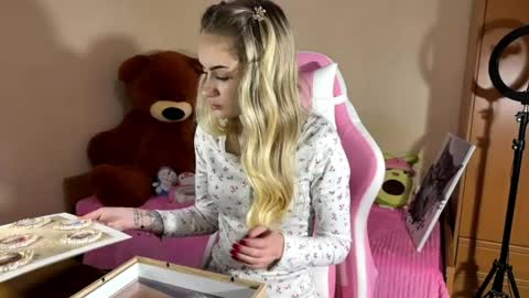 Cristen online show from 1, 4, 2026