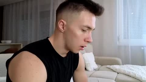 Snapshot of cristianovilla chatting on 9, 3, 2025 CristianoHailey online show from 9, 3, 2025