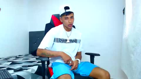 Snapshot of cristiantayron chatting on 8, 4, 2026 cristian online show from 8, 4, 2026