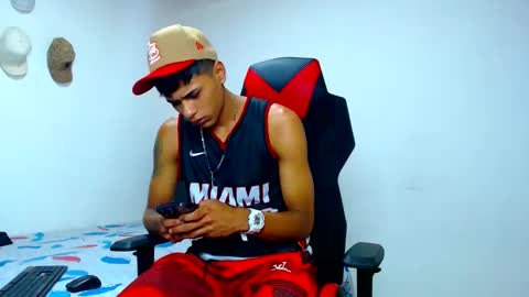 Snapshot of cristiantayron chatting on 13, 4, 2026 cristian online show from 13, 4, 2026