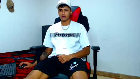 Snapshot of cristiantayron chatting on 17, 4, 2026 cristian online show from 17, 4, 2026