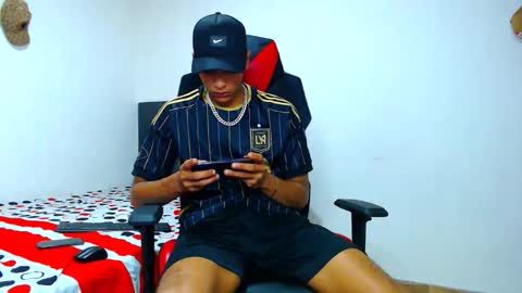 Snapshot of cristiantayron chatting on 6, 5, 2026 cristian online show from 6, 5, 2026