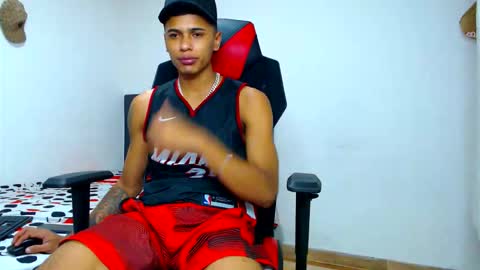 Snapshot of cristiantayron chatting on 8, 5, 2026 cristian online show from 8, 5, 2026