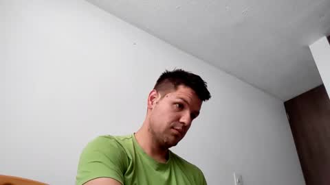 cristopher3042 online show from 9, 2, 2025