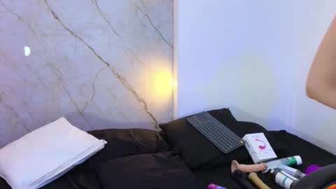 Snapshot of cry_baby800 chatting on 6, 11, 2025 Cry online show from 6, 11, 2025