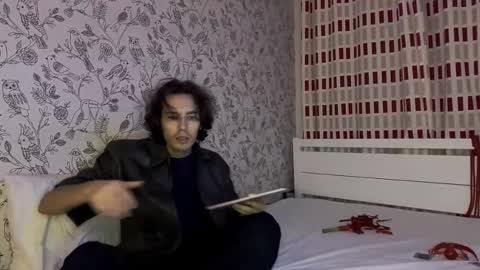 crybae0 online show from 12, 3, 2026