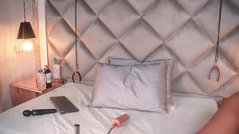 crystal_gilton online show from 28, 7, 2026