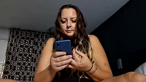 Snapshot of crystalbarbie214 chatting on 2, 12, 2025 crystalbarbie214 online show from 2, 12, 2025