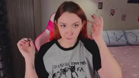 Snapshot of crystalblaze_ chatting on 16, 12, 2025 Grace online show from 16, 12, 2025