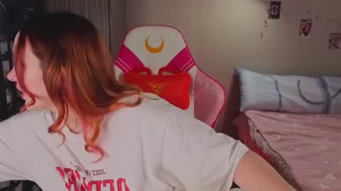 Snapshot of crystalblaze_ chatting on 17, 12, 2025 Grace online show from 17, 12, 2025