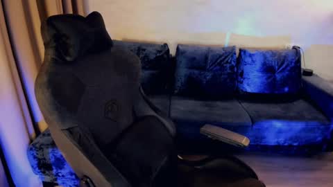 crystalemily online show from 24, 2, 2025