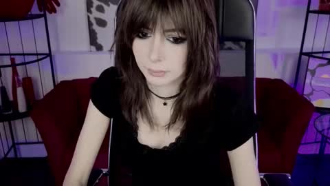 crystallbloom online show from 4, 3, 2026