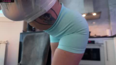 Snapshot of crystalnova_ chatting on 22, 4, 2026 Kristina online show from 22, 4, 2026