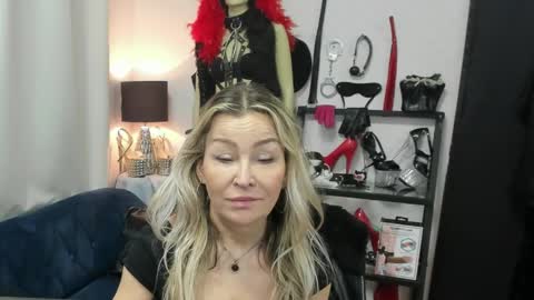 CrystalHotty online show from 23, 4, 2026