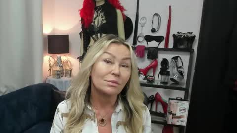 CrystalHotty online show from 25, 5, 2026