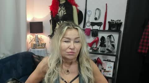 CrystalHotty online show from 27, 5, 2026